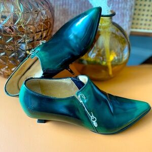 John Fluevog HALF TRUTHS CRYSTAL green leather scull heels 6.5